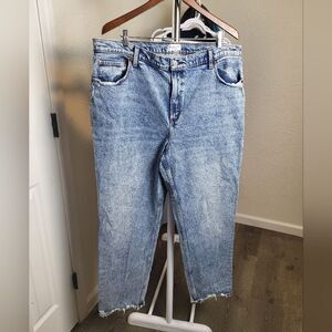 Abercrombie & Fitch 90s Straight Leg Ultra High Rise Lightwash Raw Hem Denim 20R